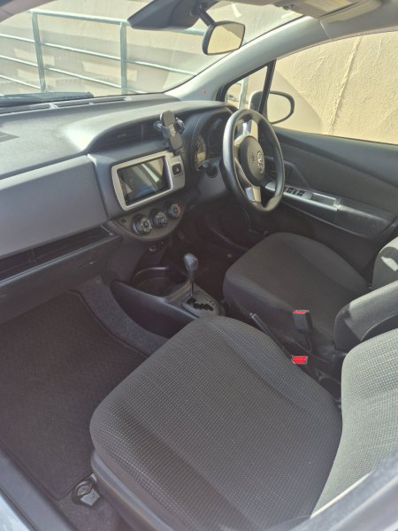 2016 Toyota Vitz - photo 12