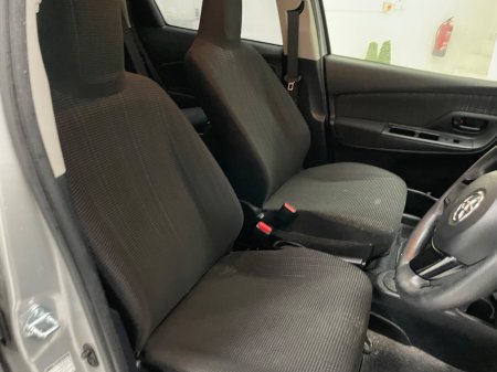 2018 Toyota Vitz - photo 9