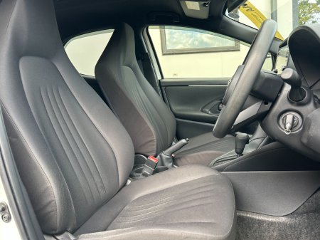 2021 Toyota Yaris - photo 10