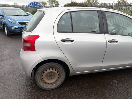 2006 Toyota Yaris - photo 2