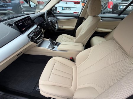 2023 BMW 5-Series - photo 30