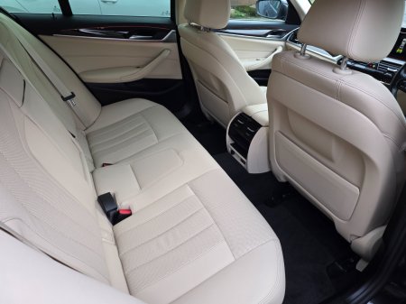 2023 BMW 5-Series - photo 12