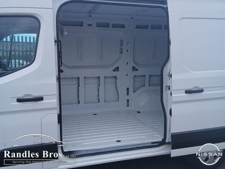 2026 Nissan Interstar - photo 12