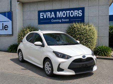 2022 Toyota Yaris G HYBRID AUTOMATIC 1.5 PETROL //ADAPTIVE CRUISE CONTROL//KEYLESS ENTRY//REVERSE CAMERA//