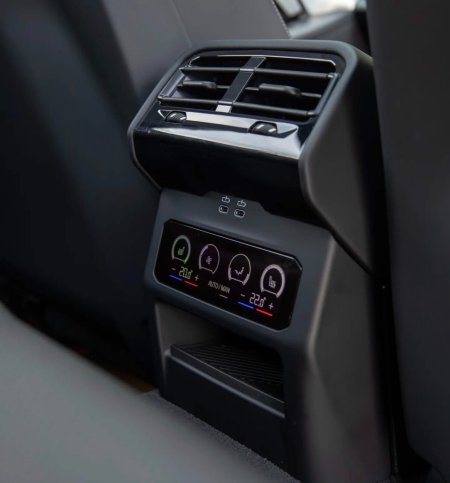 2024 BMW 5-Series - photo 7