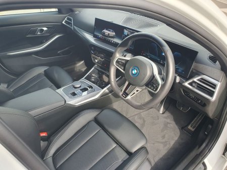2025 BMW 3-Series - photo 6