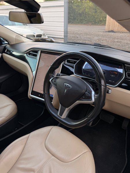 2015 Tesla Model S - photo 33