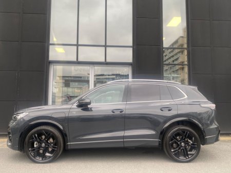 2025 Volkswagen Tiguan - photo 8