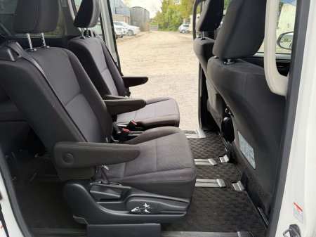 2016 Toyota Voxy - photo 16