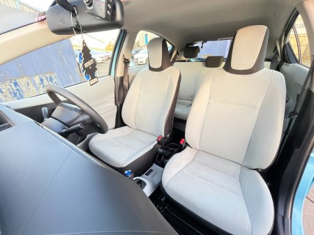 2014 Toyota Aqua - photo 11