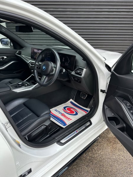 2022 BMW 3-Series - photo 18