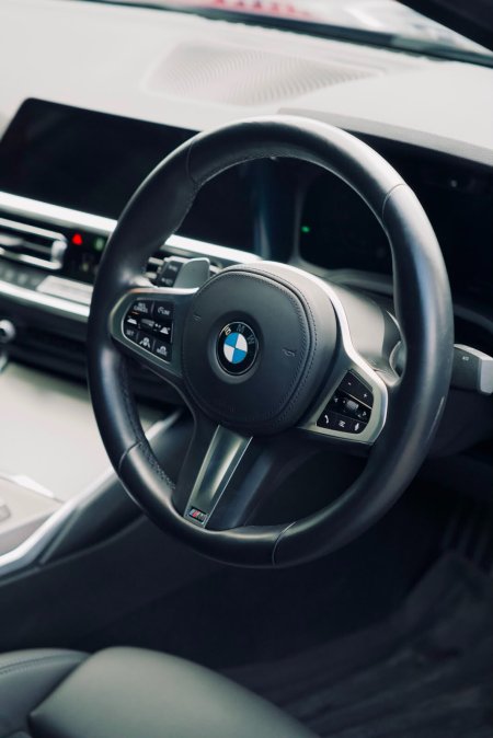 2022 BMW 3-Series - photo 10