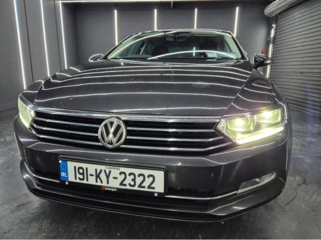 2019 Volkswagen Passat - photo 2