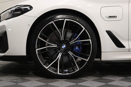 2022 BMW 5-Series - photo 9