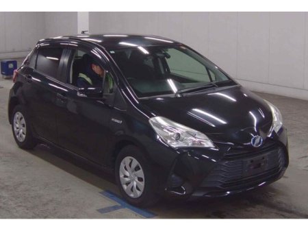 2017 Toyota Vitz - photo 2