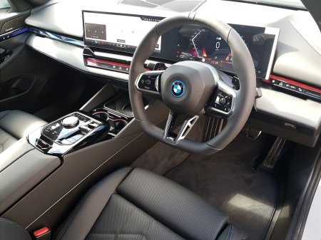 2026 BMW 5-Series - photo 6
