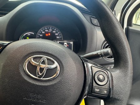 2019 Toyota Vitz - photo 12