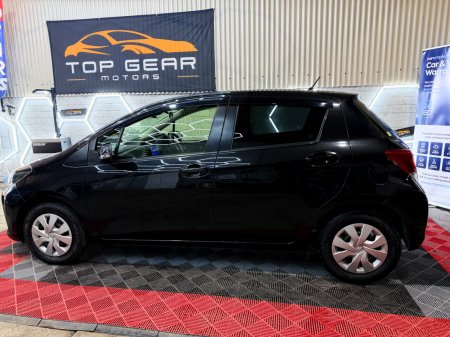 2014 Toyota Vitz - photo 4