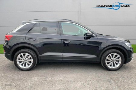 2025 Volkswagen T-Roc - photo 3