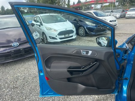 2015 Ford Fiesta - photo 10