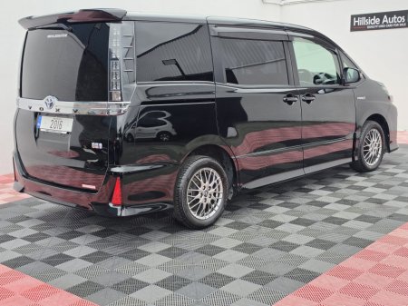 2016 Toyota Voxy - photo 16