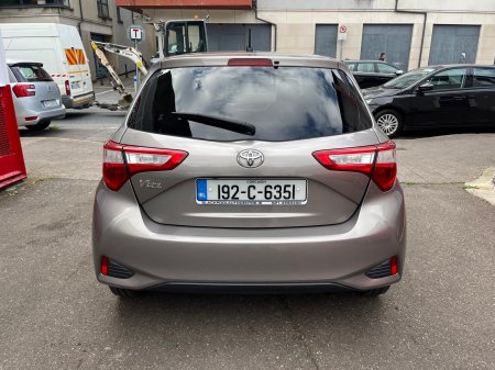 2019 Toyota Vitz - photo 24