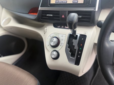 2017 Toyota Sienta - photo 13