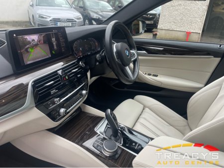 2022 BMW 5-Series - photo 6