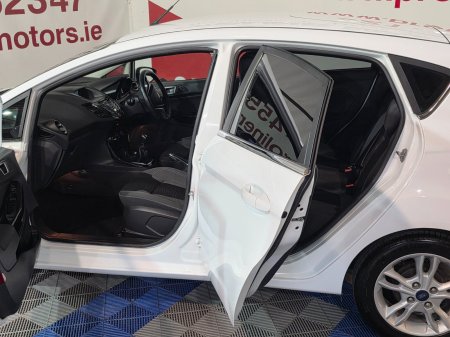 2016 Ford Fiesta - photo 22