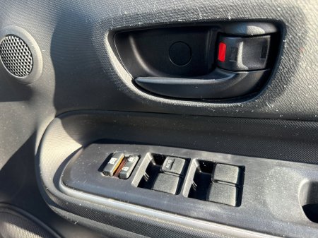 2017 Toyota Aqua - photo 26
