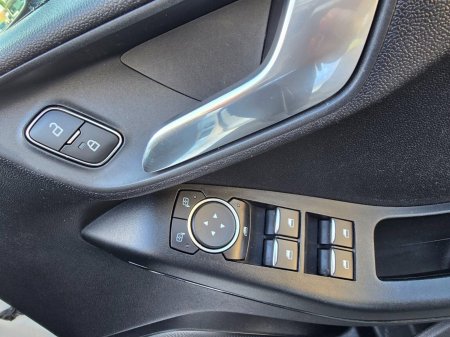 2020 Ford Fiesta - photo 16