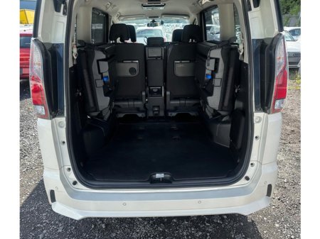 2016 Nissan Serena - photo 12