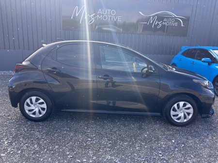 2022 Toyota Yaris - photo 2