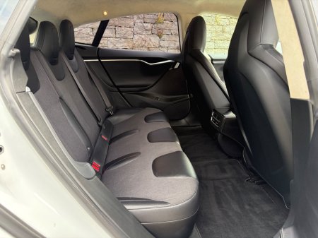 2015 Tesla Model S - photo 16