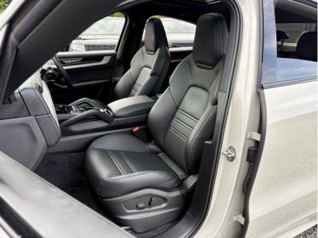 2025 Porsche Cayenne - photo 15