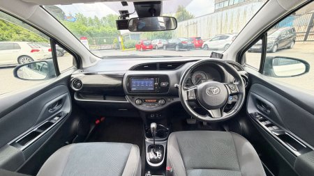 2019 Toyota Vitz - photo 11