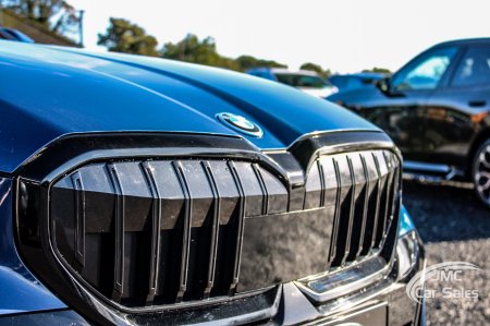 2025 BMW 5-Series - photo 7