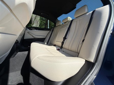 2022 BMW 5-Series - photo 23
