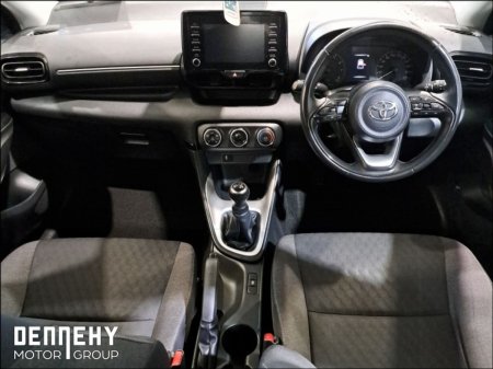 2021 Toyota Yaris - photo 2