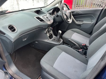 2011 Ford Fiesta - photo 21