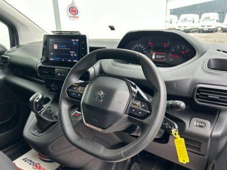 2020 Peugeot Partner - photo 8
