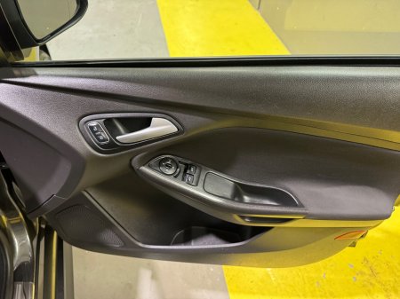 2017 Ford Focus - photo 29