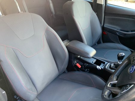2016 Ford Focus - photo 18