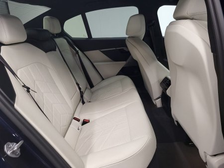 2024 BMW 5-Series - photo 11