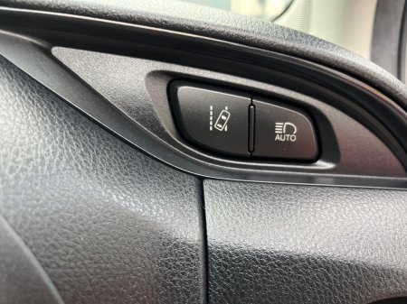 2019 Toyota Vitz - photo 23