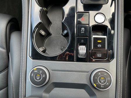 2024 Volkswagen Touareg - photo 25