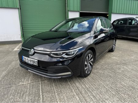2023 Volkswagen Golf - photo 2