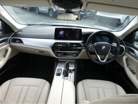 2022 BMW 5-Series - photo 26