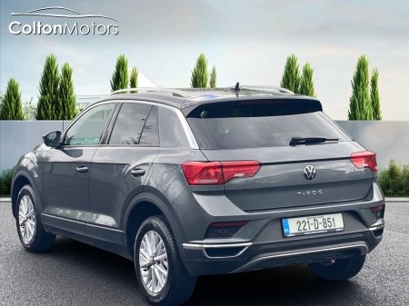 2022 Volkswagen T-Roc - photo 2