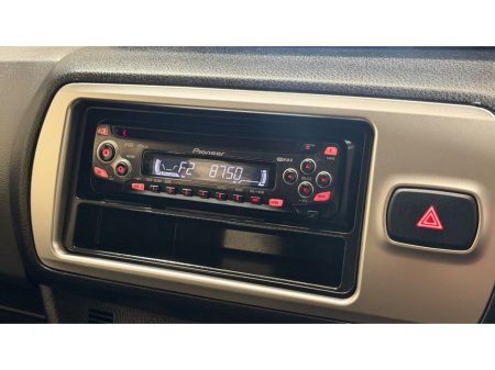 2016 Toyota Vitz - photo 17